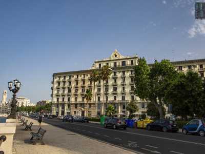 � Palazzo Colonna, grande residenza realizzata tra il 1925 e il 1927 su Largo Adua 
